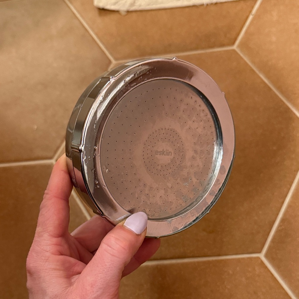 Silver Eskiin Filtered Shower Head - Picture 2 of 2
